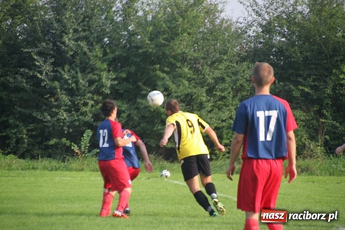 Zdjęcie w galerii na portalu naszraciborz.pl: Osiem bramek w meczu Wojnowice kontra Rzuchów wiadomości z regionu