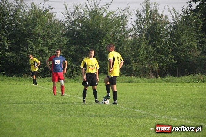 Zdjęcie w galerii na portalu naszraciborz.pl: Osiem bramek w meczu Wojnowice kontra Rzuchów wiadomości z regionu