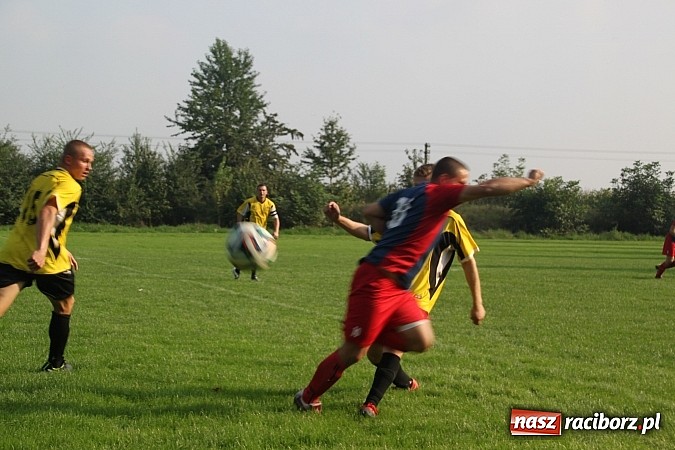 Zdjęcie w galerii na portalu naszraciborz.pl: Osiem bramek w meczu Wojnowice kontra Rzuchów wiadomości z regionu