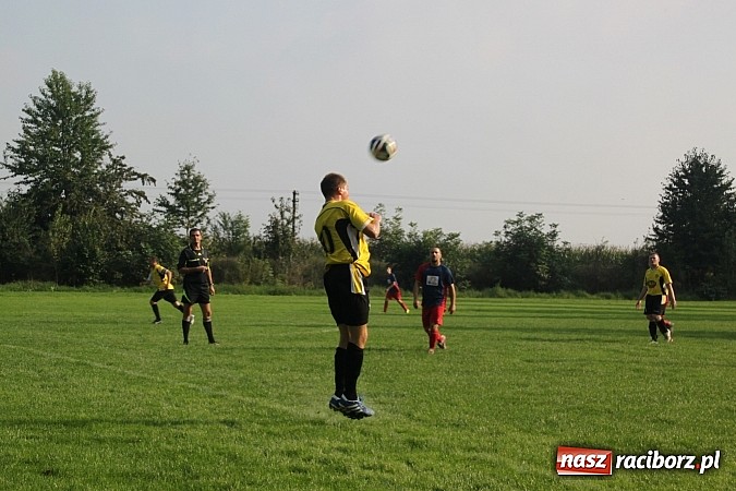 Zdjęcie w galerii na portalu naszraciborz.pl: Osiem bramek w meczu Wojnowice kontra Rzuchów wiadomości z regionu