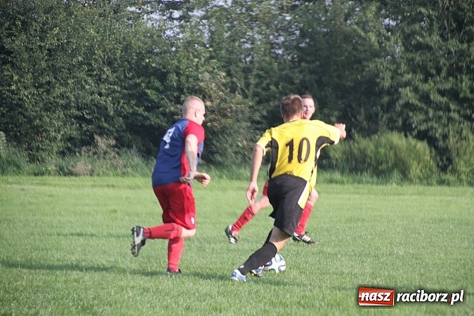 Zdjęcie w galerii na portalu naszraciborz.pl: Osiem bramek w meczu Wojnowice kontra Rzuchów wiadomości z regionu