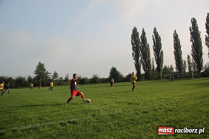 Zdjęcie w galerii na portalu naszraciborz.pl: Osiem bramek w meczu Wojnowice kontra Rzuchów wiadomości z regionu