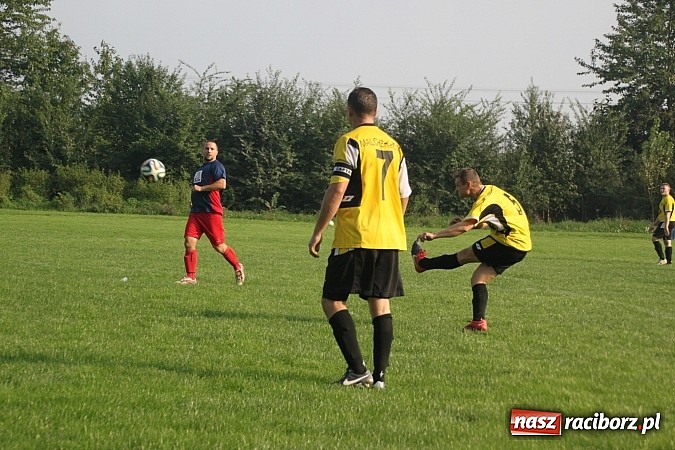 Zdjęcie w galerii na portalu naszraciborz.pl: Osiem bramek w meczu Wojnowice kontra Rzuchów wiadomości z regionu