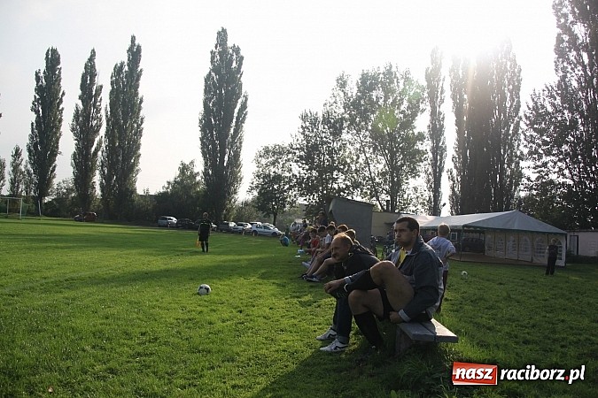 Zdjęcie w galerii na portalu naszraciborz.pl: Osiem bramek w meczu Wojnowice kontra Rzuchów wiadomości z regionu