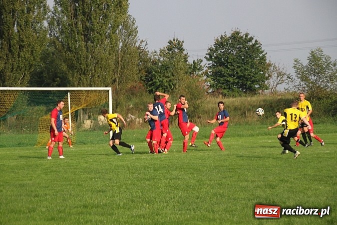 Zdjęcie w galerii na portalu naszraciborz.pl: Osiem bramek w meczu Wojnowice kontra Rzuchów wiadomości z regionu