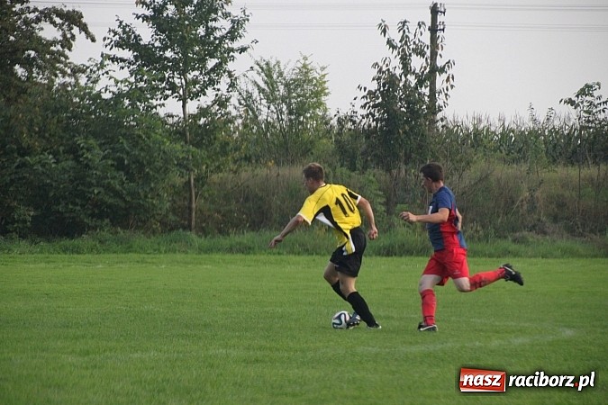 Zdjęcie w galerii na portalu naszraciborz.pl: Osiem bramek w meczu Wojnowice kontra Rzuchów wiadomości z regionu