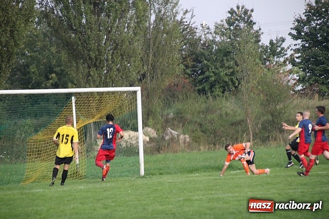 Zdjęcie w galerii na portalu naszraciborz.pl: Osiem bramek w meczu Wojnowice kontra Rzuchów wiadomości z regionu