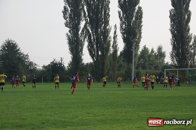 Zdjęcie w galerii na portalu naszraciborz.pl: Osiem bramek w meczu Wojnowice kontra Rzuchów wiadomości z regionu