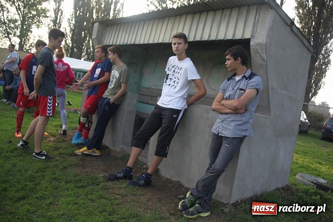 Zdjęcie w galerii na portalu naszraciborz.pl: Osiem bramek w meczu Wojnowice kontra Rzuchów wiadomości z regionu