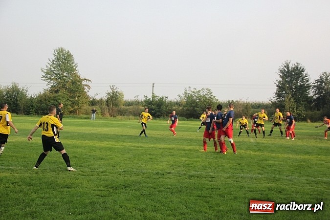 Zdjęcie w galerii na portalu naszraciborz.pl: Osiem bramek w meczu Wojnowice kontra Rzuchów wiadomości z regionu