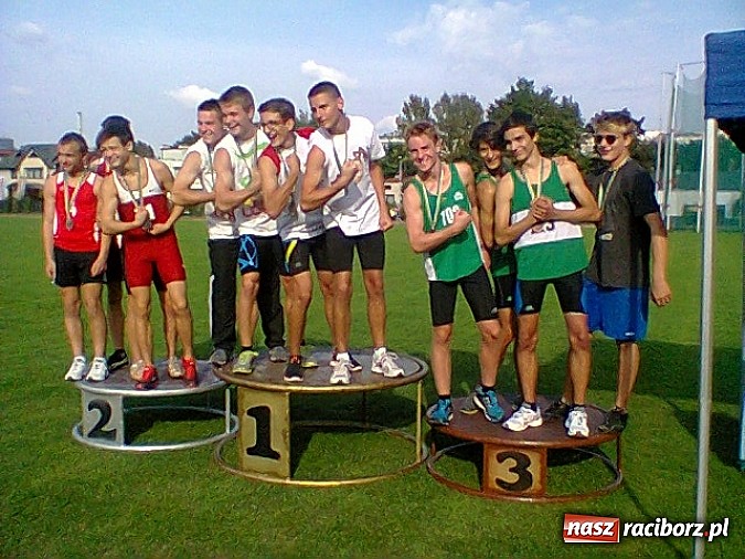 Zdjęcie w galerii na portalu naszraciborz.pl: Lekkoatletyka. Młodzicy w akcji wiadomości z regionu