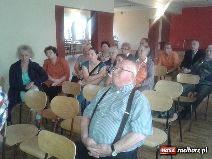 Zdjęcie w galerii na portalu naszraciborz.pl: Miedonia zapomnianą dzielnicą? Prezydent spotkał się z mieszkańcami   wiadomości z regionu