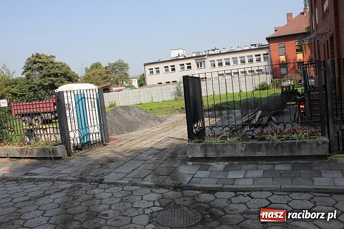 Zdjęcie w galerii na portalu naszraciborz.pl: Nowy parking przy USC do końca października wiadomości z regionu