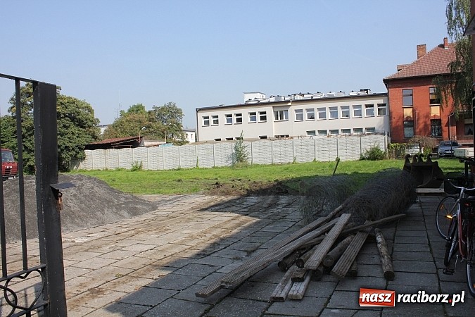 Zdjęcie w galerii na portalu naszraciborz.pl: Nowy parking przy USC do końca października wiadomości z regionu