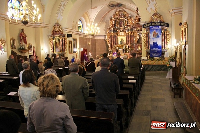 Zdjęcie w galerii na portalu naszraciborz.pl: Modlitwą uczcili pamięć Sybirak&oacute;w wiadomości z regionu