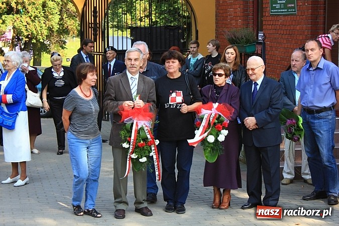 Zdjęcie w galerii na portalu naszraciborz.pl: Modlitwą uczcili pamięć Sybirak&oacute;w wiadomości z regionu
