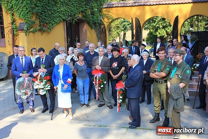 Zdjęcie w galerii na portalu naszraciborz.pl: Modlitwą uczcili pamięć Sybirak&oacute;w wiadomości z regionu