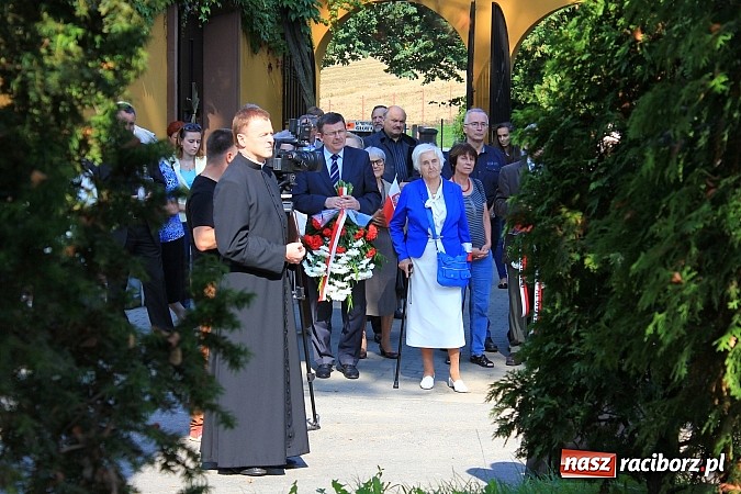 Zdjęcie w galerii na portalu naszraciborz.pl: Modlitwą uczcili pamięć Sybirak&oacute;w wiadomości z regionu