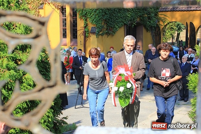 Zdjęcie w galerii na portalu naszraciborz.pl: Modlitwą uczcili pamięć Sybirak&oacute;w wiadomości z regionu