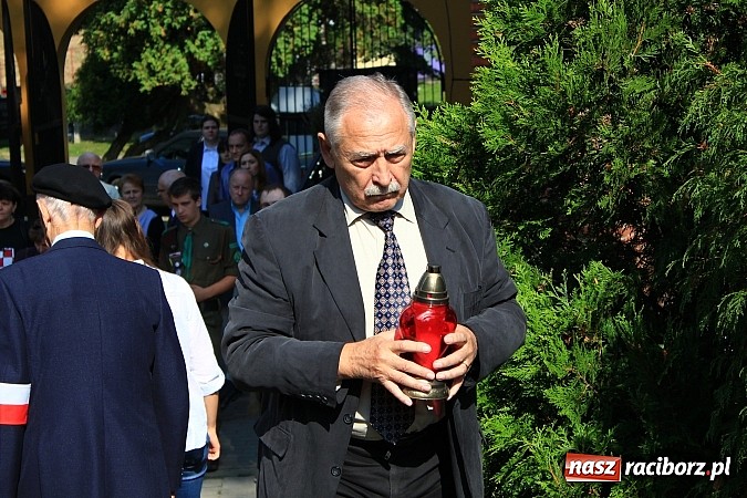 Zdjęcie w galerii na portalu naszraciborz.pl: Modlitwą uczcili pamięć Sybirak&oacute;w wiadomości z regionu