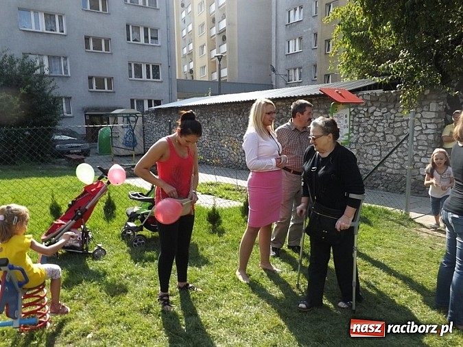 Zdjęcie w galerii na portalu naszraciborz.pl: Plac zabaw przy Pomnikowej oficjalnie otwarty!  wiadomości z regionu