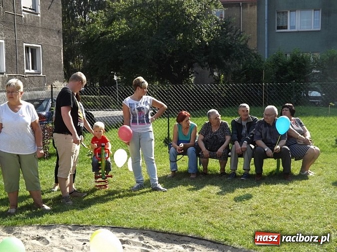 Zdjęcie w galerii na portalu naszraciborz.pl: Plac zabaw przy Pomnikowej oficjalnie otwarty!  wiadomości z regionu