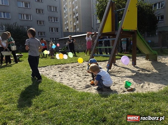 Zdjęcie w galerii na portalu naszraciborz.pl: Plac zabaw przy Pomnikowej oficjalnie otwarty!  wiadomości z regionu
