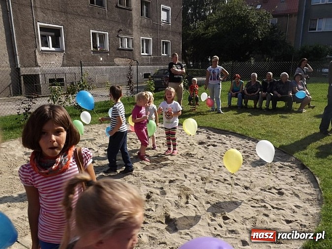 Zdjęcie w galerii na portalu naszraciborz.pl: Plac zabaw przy Pomnikowej oficjalnie otwarty!  wiadomości z regionu