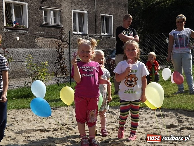 Zdjęcie w galerii na portalu naszraciborz.pl: Plac zabaw przy Pomnikowej oficjalnie otwarty!  wiadomości z regionu