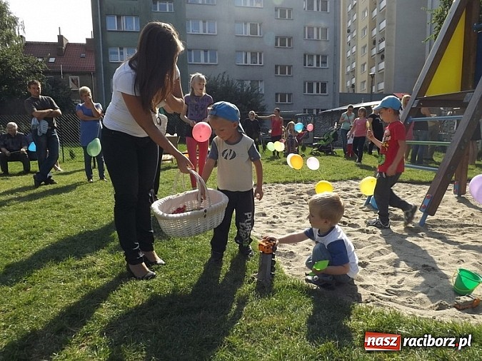 Zdjęcie w galerii na portalu naszraciborz.pl: Plac zabaw przy Pomnikowej oficjalnie otwarty!  wiadomości z regionu