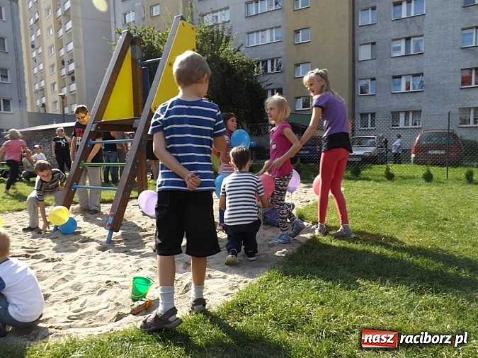 Zdjęcie w galerii na portalu naszraciborz.pl: Plac zabaw przy Pomnikowej oficjalnie otwarty!  wiadomości z regionu