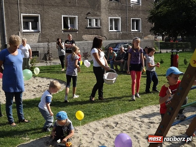 Zdjęcie w galerii na portalu naszraciborz.pl: Plac zabaw przy Pomnikowej oficjalnie otwarty!  wiadomości z regionu