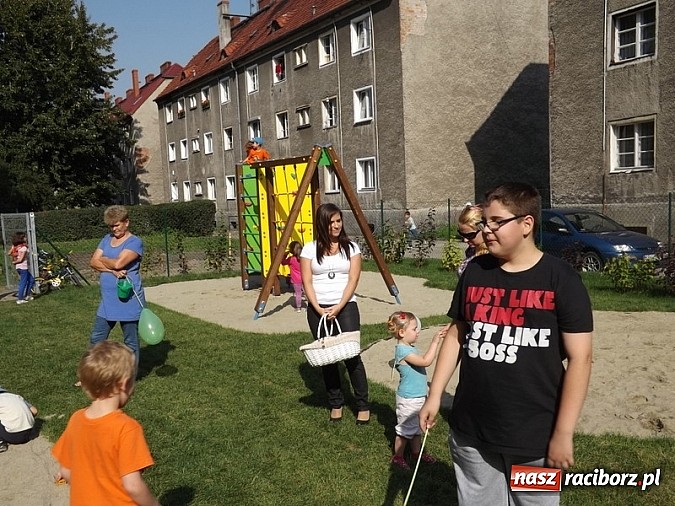 Zdjęcie w galerii na portalu naszraciborz.pl: Plac zabaw przy Pomnikowej oficjalnie otwarty!  wiadomości z regionu