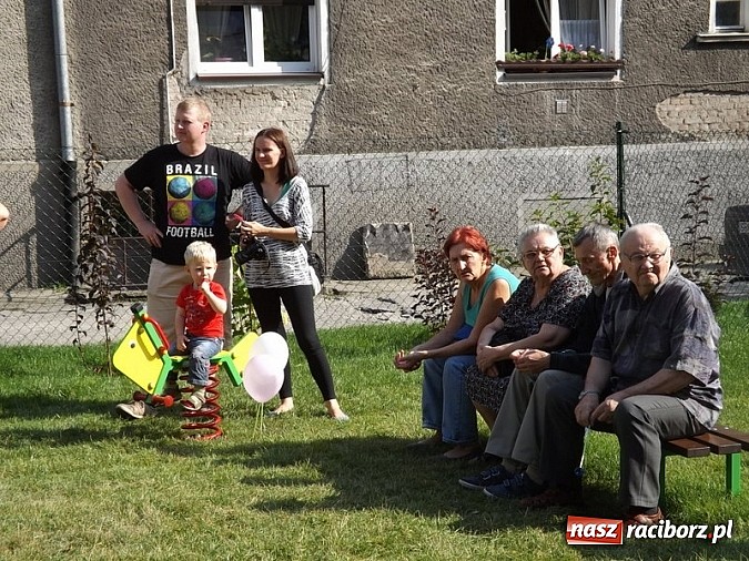 Zdjęcie w galerii na portalu naszraciborz.pl: Plac zabaw przy Pomnikowej oficjalnie otwarty!  wiadomości z regionu