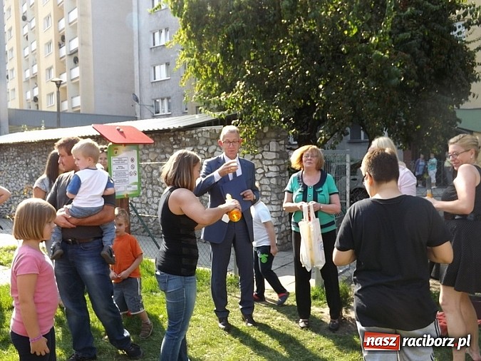 Zdjęcie w galerii na portalu naszraciborz.pl: Plac zabaw przy Pomnikowej oficjalnie otwarty!  wiadomości z regionu