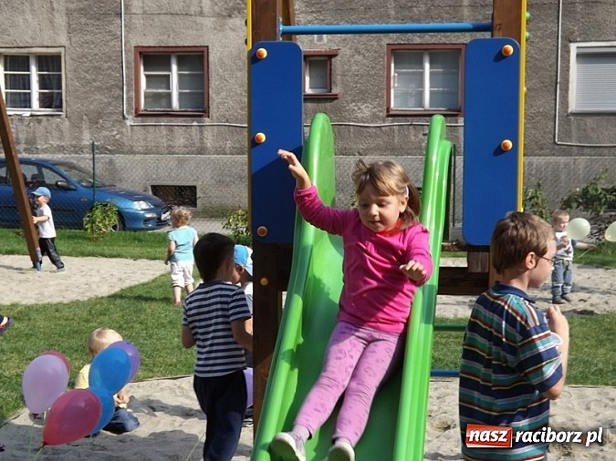 Zdjęcie w galerii na portalu naszraciborz.pl: Plac zabaw przy Pomnikowej oficjalnie otwarty!  wiadomości z regionu