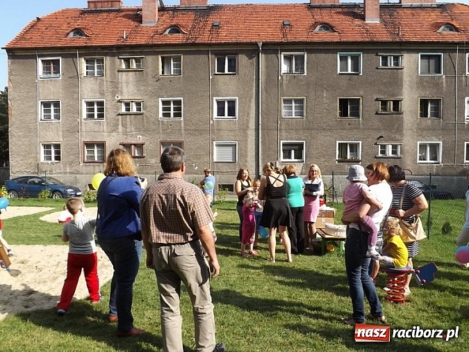Zdjęcie w galerii na portalu naszraciborz.pl: Plac zabaw przy Pomnikowej oficjalnie otwarty!  wiadomości z regionu