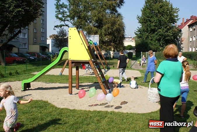 Zdjęcie w galerii na portalu naszraciborz.pl: Plac zabaw przy Pomnikowej oficjalnie otwarty!  wiadomości z regionu