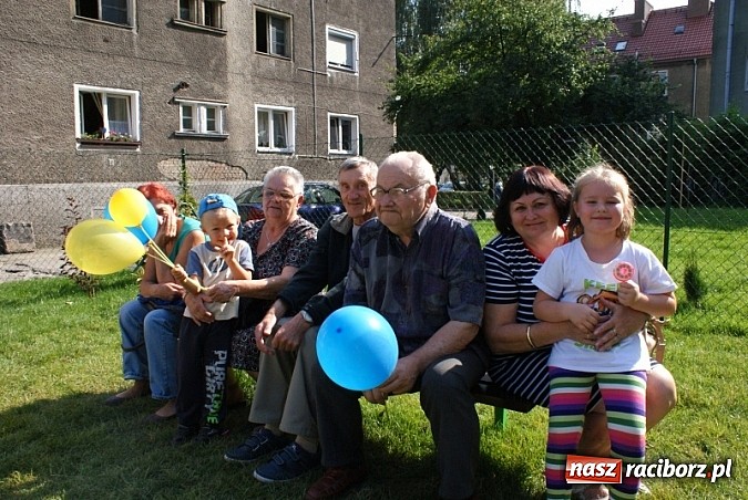 Zdjęcie w galerii na portalu naszraciborz.pl: Plac zabaw przy Pomnikowej oficjalnie otwarty!  wiadomości z regionu