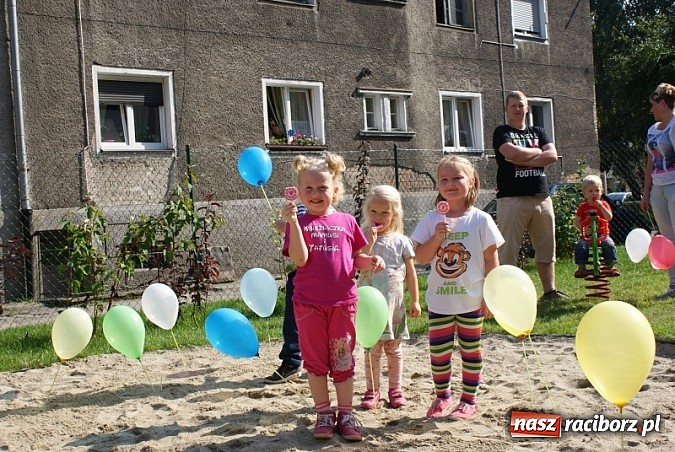Zdjęcie w galerii na portalu naszraciborz.pl: Plac zabaw przy Pomnikowej oficjalnie otwarty!  wiadomości z regionu