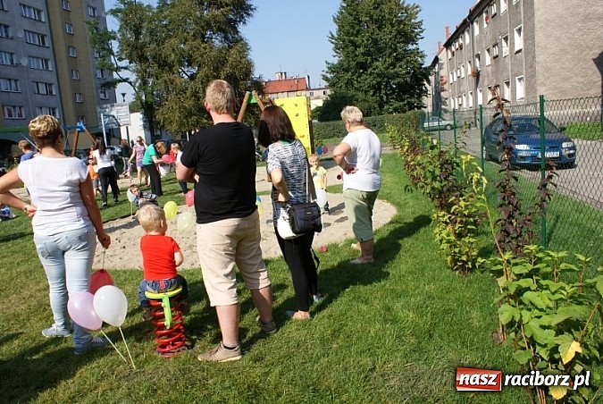Zdjęcie w galerii na portalu naszraciborz.pl: Plac zabaw przy Pomnikowej oficjalnie otwarty!  wiadomości z regionu