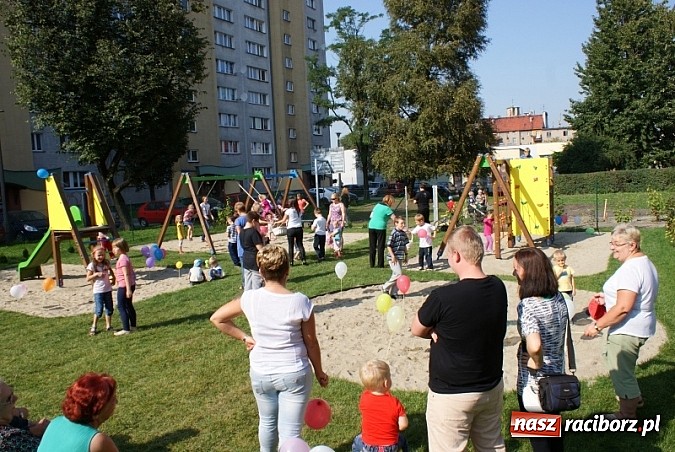 Zdjęcie w galerii na portalu naszraciborz.pl: Plac zabaw przy Pomnikowej oficjalnie otwarty!  wiadomości z regionu