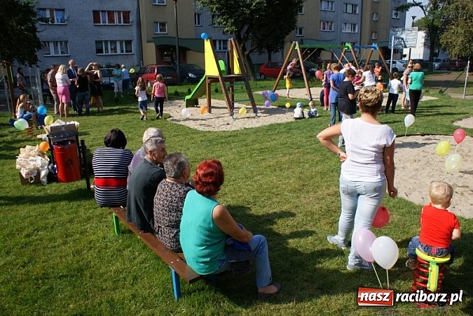 Zdjęcie w galerii na portalu naszraciborz.pl: Plac zabaw przy Pomnikowej oficjalnie otwarty!  wiadomości z regionu