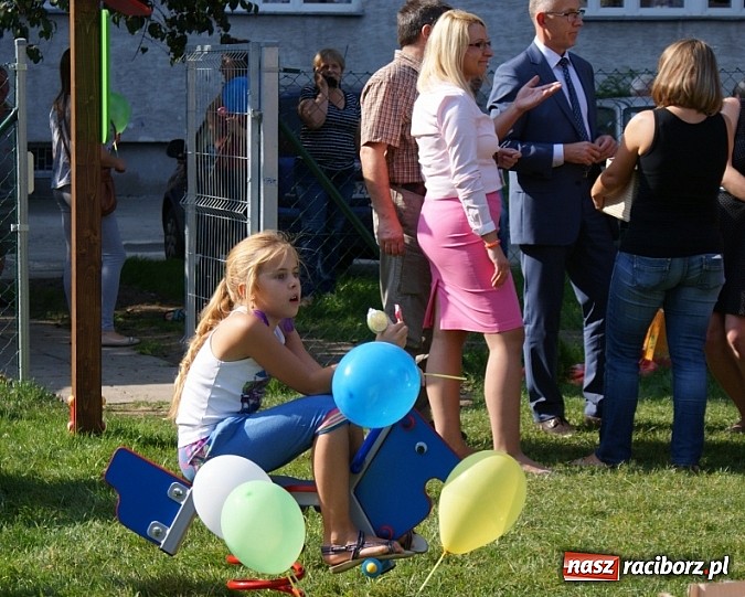 Zdjęcie w galerii na portalu naszraciborz.pl: Plac zabaw przy Pomnikowej oficjalnie otwarty!  wiadomości z regionu