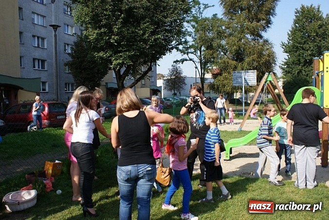 Zdjęcie w galerii na portalu naszraciborz.pl: Plac zabaw przy Pomnikowej oficjalnie otwarty!  wiadomości z regionu