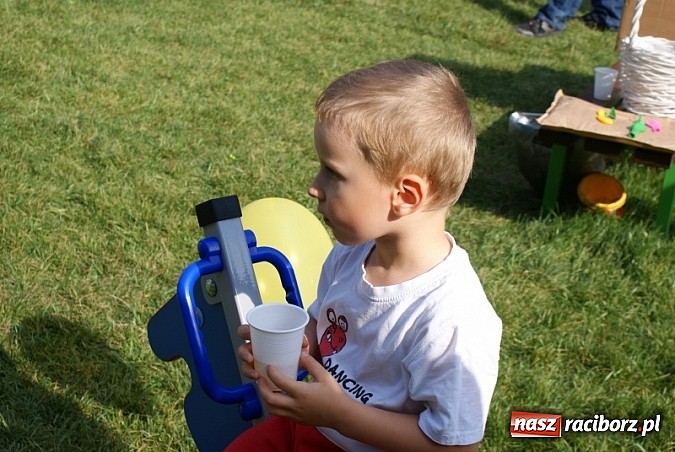 Zdjęcie w galerii na portalu naszraciborz.pl: Plac zabaw przy Pomnikowej oficjalnie otwarty!  wiadomości z regionu