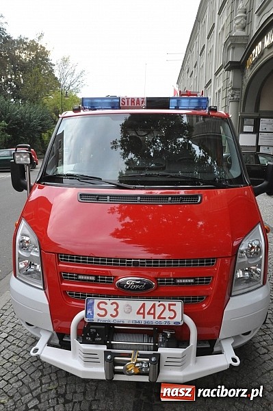 Zdjęcie w galerii na portalu naszraciborz.pl: Druhowie z Brzezia i Sudoła mają już nowe wozy. Dziś przyjechały z Częstochowy wiadomości z regionu