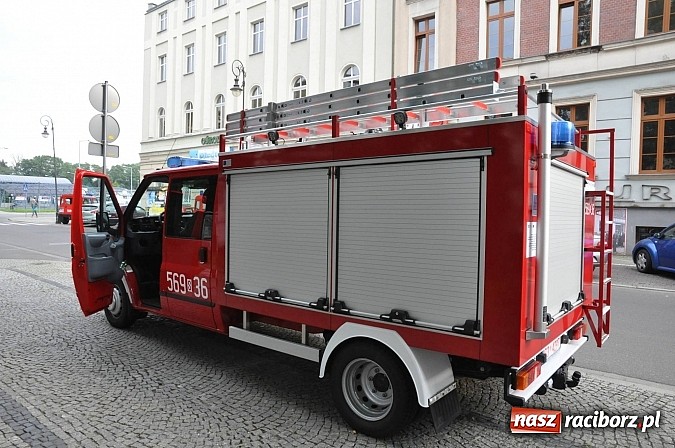 Zdjęcie w galerii na portalu naszraciborz.pl: Druhowie z Brzezia i Sudoła mają już nowe wozy. Dziś przyjechały z Częstochowy wiadomości z regionu