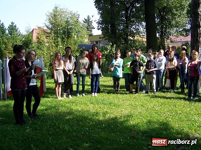 Zdjęcie w galerii na portalu naszraciborz.pl: Uczniowie G5 uczcili pamięć zamordowanych we wrześniu 1939 roku wiadomości z regionu