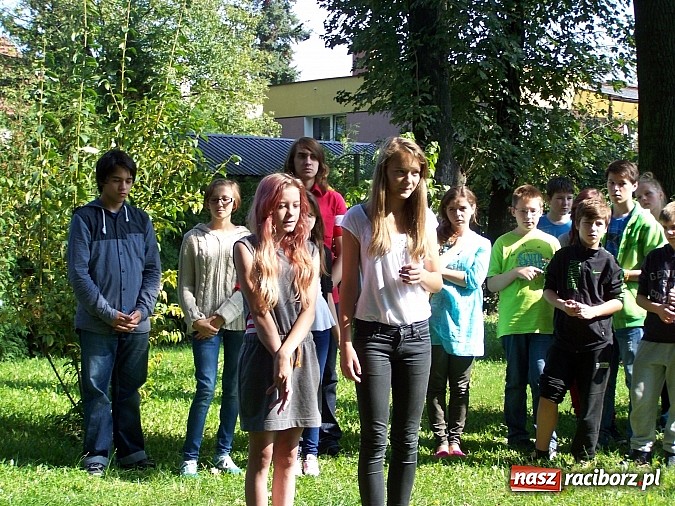 Zdjęcie w galerii na portalu naszraciborz.pl: Uczniowie G5 uczcili pamięć zamordowanych we wrześniu 1939 roku wiadomości z regionu